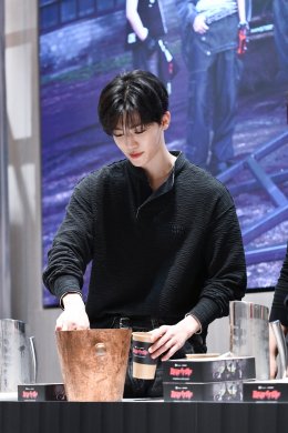 NCT DREAM (เอ็นซีที ดรีม) ชนะใจแฟนคลับชาวไทยแบบอยู่หมัดด้วยกิจกรรมสุดเอ็กซ์คลูซีฟ "Shopee x NCT DREAM 'Beat It Up' FANSIGN & CAFE EVENT" ภายใต้ความร่วมมือของ SM True (เอสเอ็ม ทรู) กับ Shopee (ช้อปปี้)